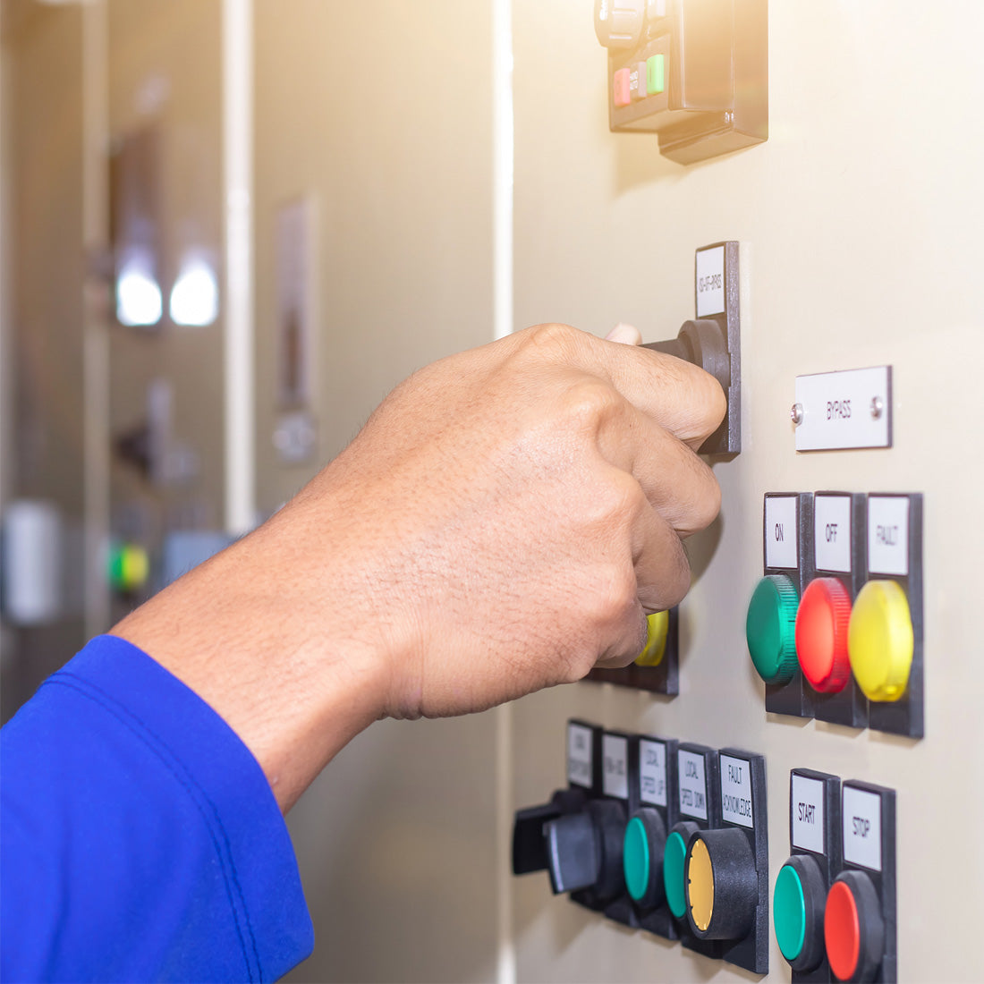 Harfington 19mm Thread Dia 1NO+1NC Flat Round Stainless Steel Waterproof Latching Metal Key Switch